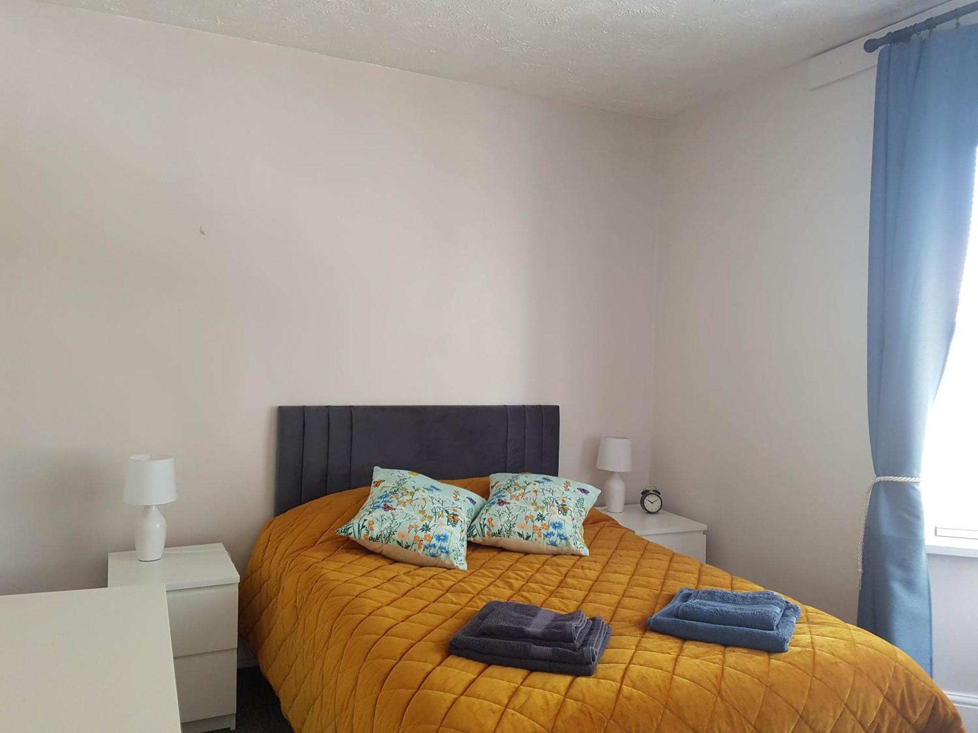 House Near Centre 3 Bedrooms Apartment *